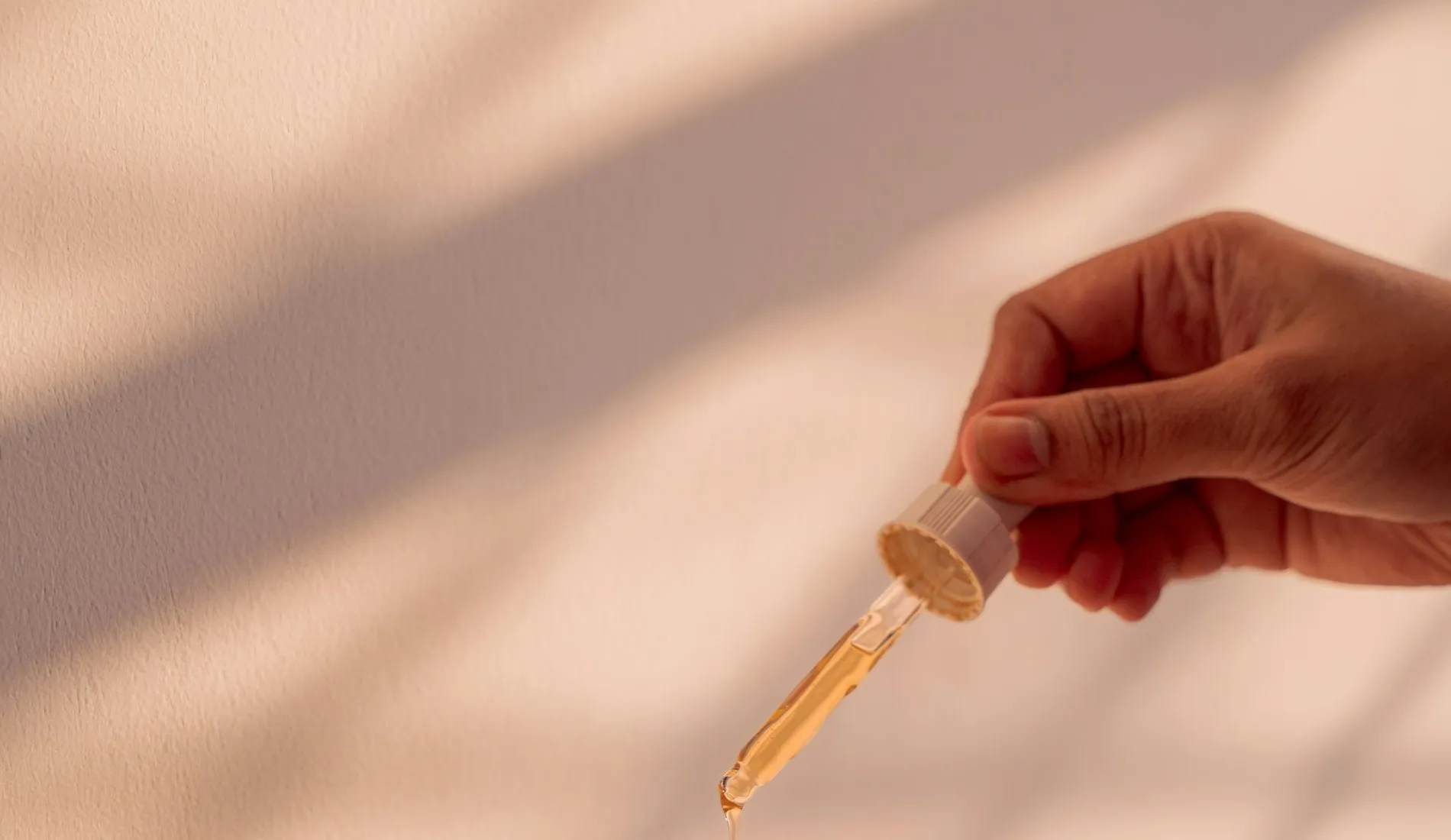 Serum uit een pipetflesje